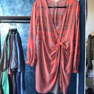 BCBG Wrap MiniShell 100% Polyester, Slip 96% Rayon